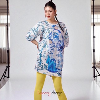 Blue and white Cocoon brocade dress with woman pattern